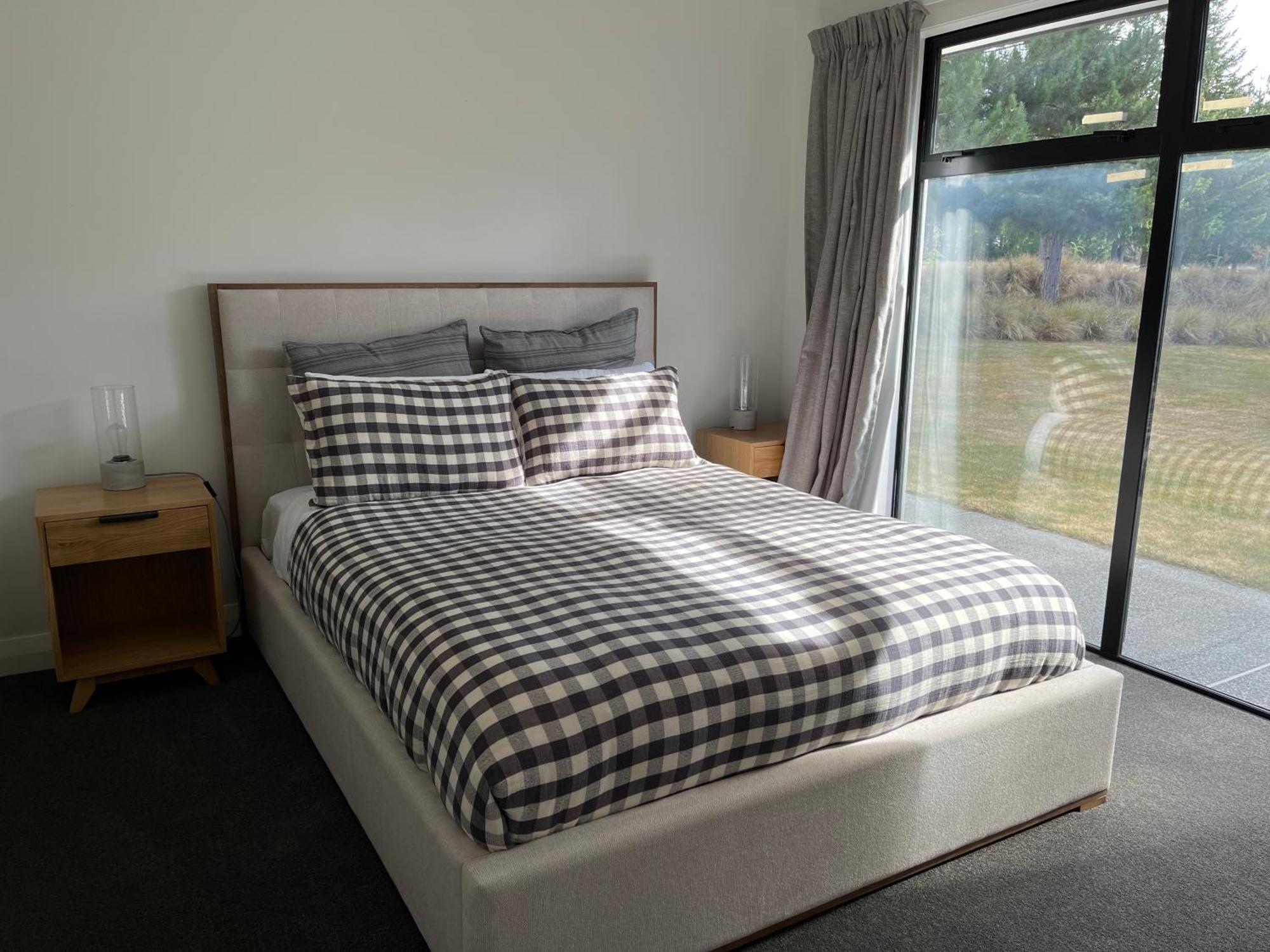 4 Bedroom On North West Arch - Free Wifi Holiday home Twizel